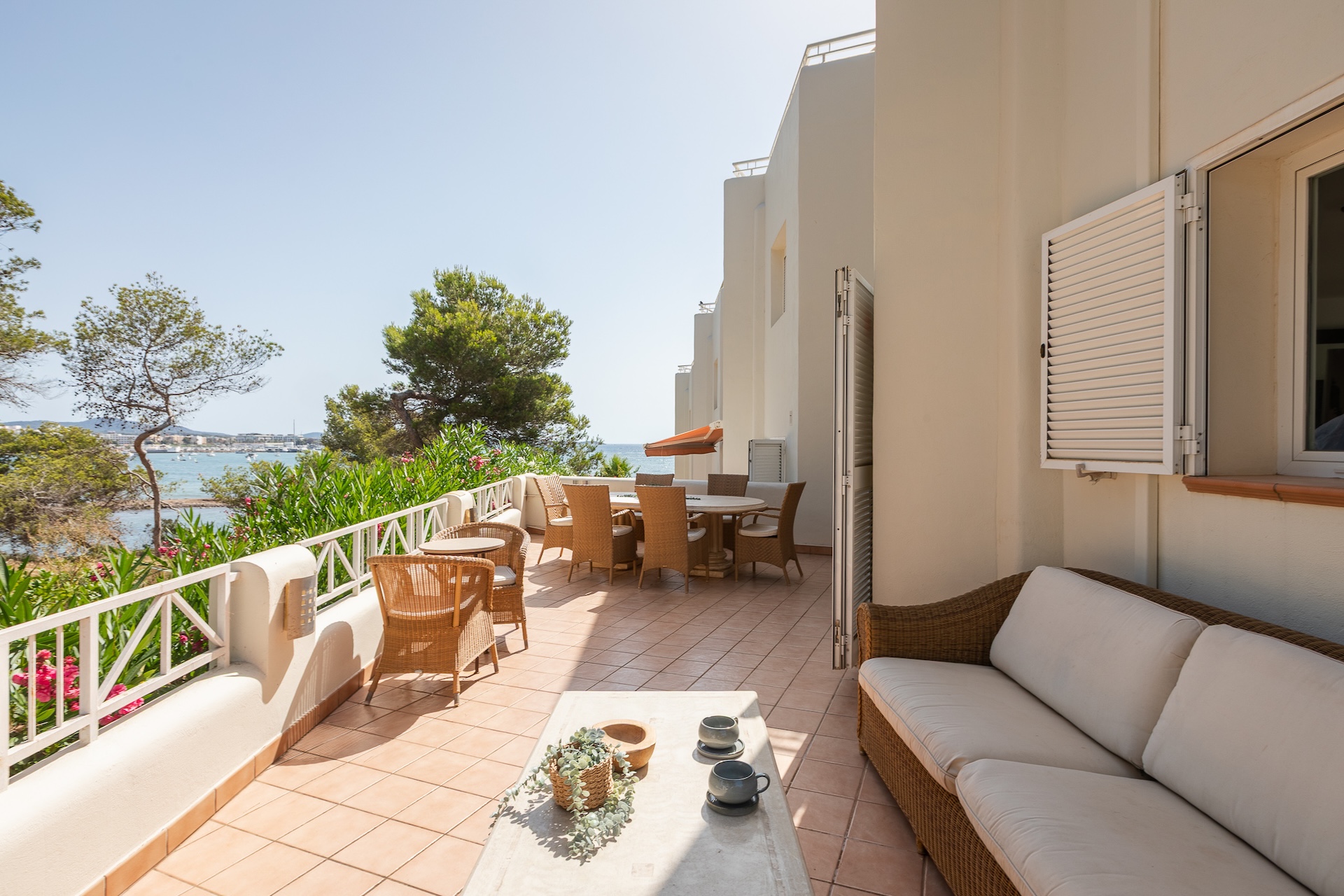 Resa Estates townhouse Ace sea views te koop sale terrace upper floor.jpg